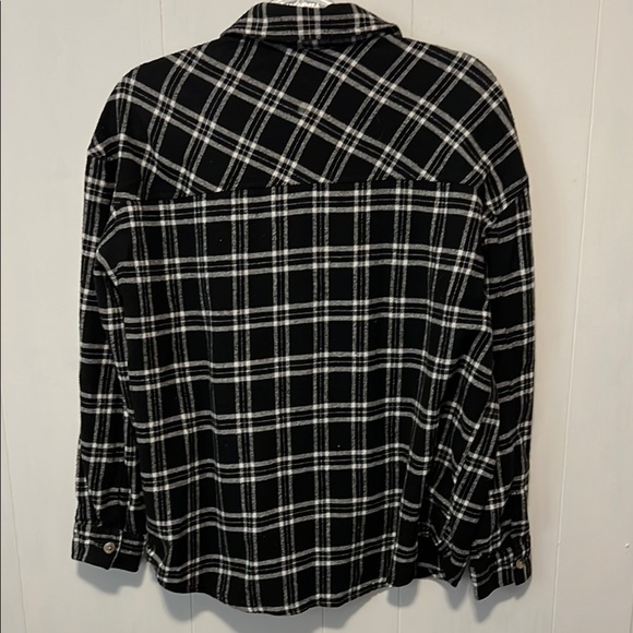 Rue21 Black and White Casual Button Down Shirt - Picture 3 of 5